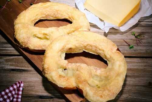 Käsebrezel Käsebrezel